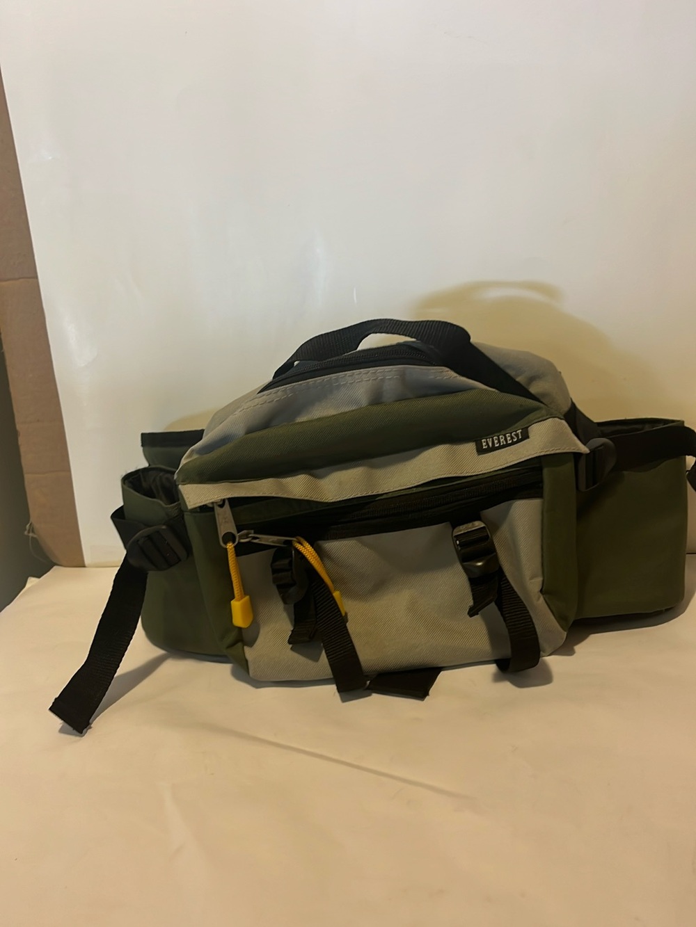 . Everest Dual Squeeze Hydration Pack (BH-16) in moss/grey/black.